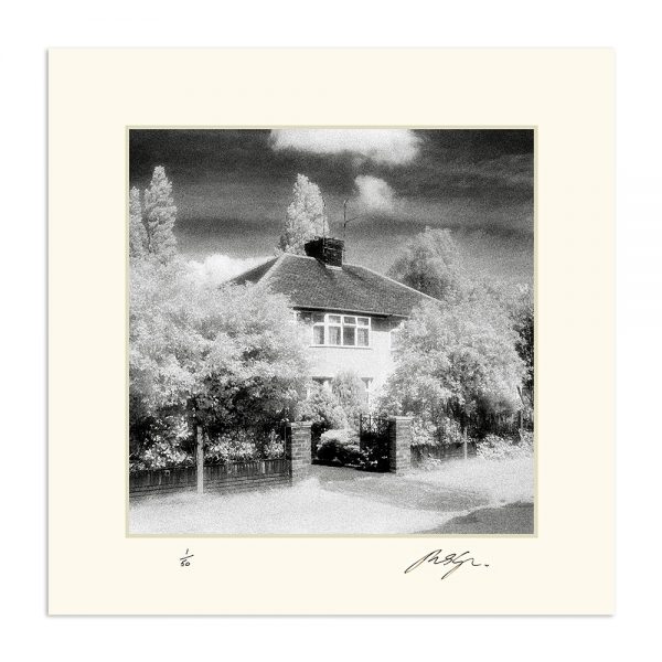 Out of the Blue, The Oasis Photographs | Deluxe Edition by Michael Spencer Jones - Image 18